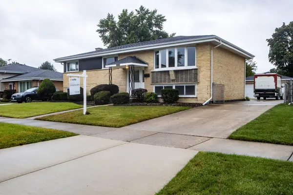565 Arlene DR, Wood Dale, IL 60191