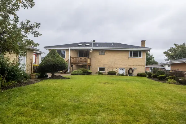565 Arlene DR, Wood Dale, IL 60191