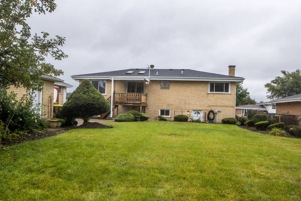 565 Arlene DR, Wood Dale, IL 60191