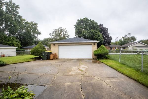 565 Arlene DR, Wood Dale, IL 60191