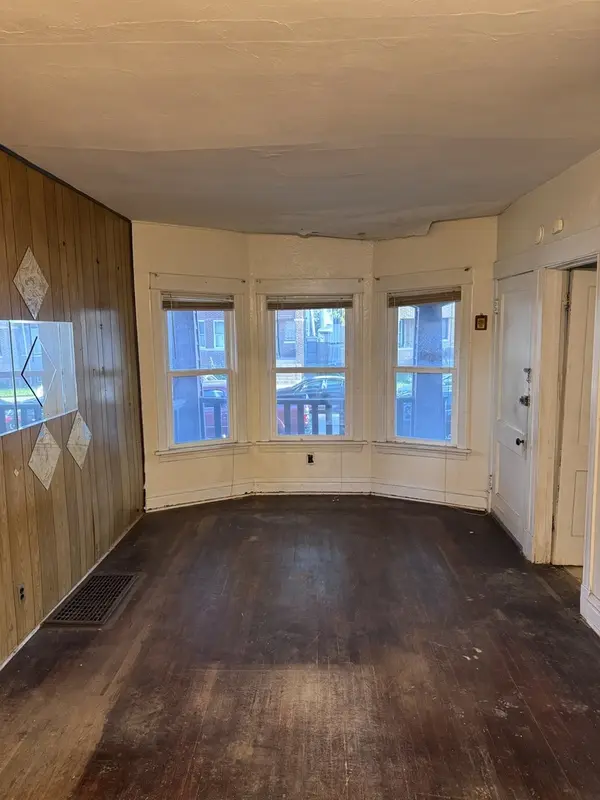 4934 W Iowa ST, Chicago, IL 60651
