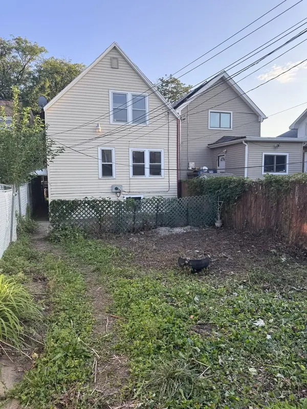 4934 W Iowa ST, Chicago, IL 60651