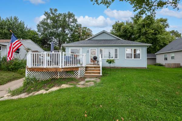 712 S CODY RD, Leclaire, IA 52753