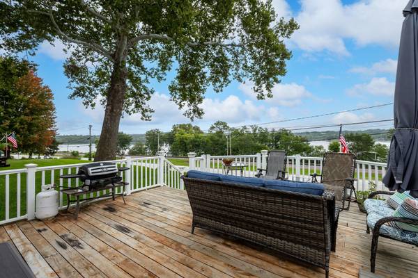 712 S CODY RD, Leclaire, IA 52753