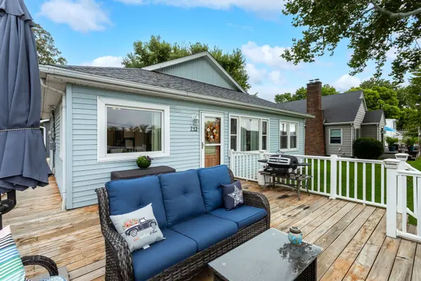 712 S CODY RD, Leclaire, IA 52753