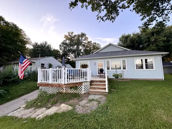 712 S CODY RD, Leclaire, IA 52753