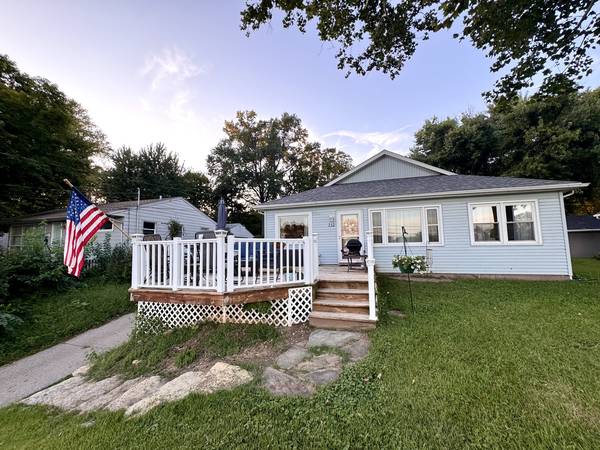 712 S CODY RD, Leclaire, IA 52753