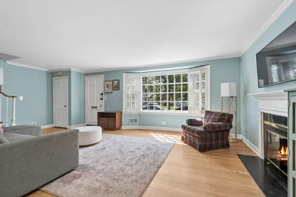 1615 Dobson ST, Evanston, IL 60202