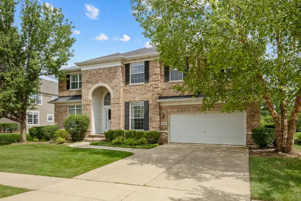 695 Easton LN, Elk Grove Village, IL 60007