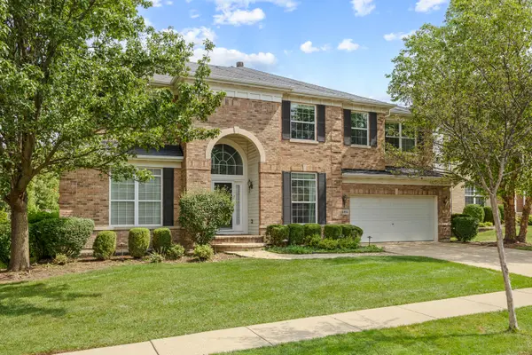 695 Easton LN, Elk Grove Village, IL 60007