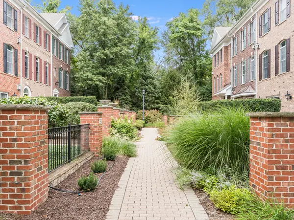 237 Box Car DR, Naperville, IL 60540