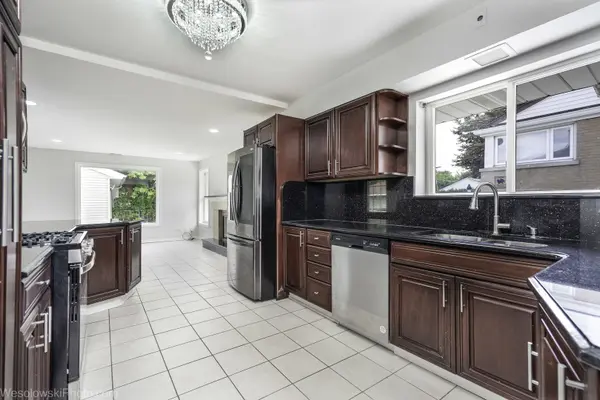 7261 N East Prairie RD, Lincolnwood, IL 60712