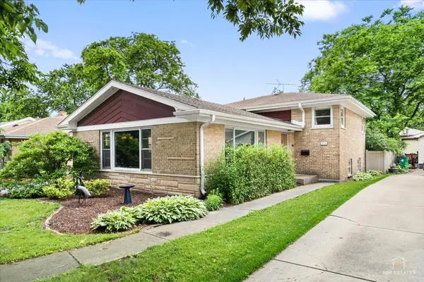 532 N Redfield CT, Park Ridge, IL 60068