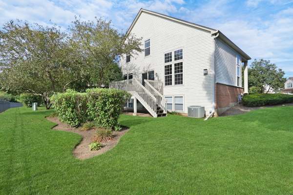 2833 Waterfront AVE, Algonquin, IL 60102