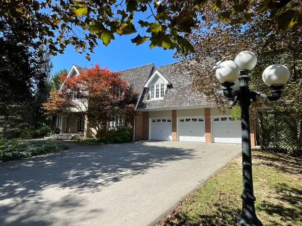 60 Kingscross DR, King, ON L7B 1E5