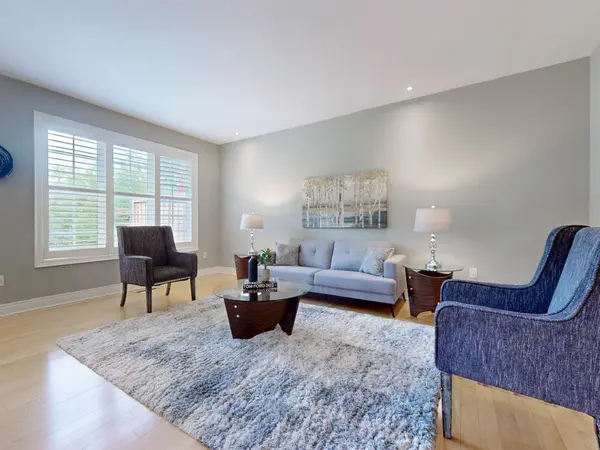 29 Tucker CT, Aurora, ON L4G 7T2
