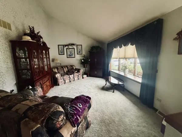 1401 Capri LN, Dyer, IN 46311