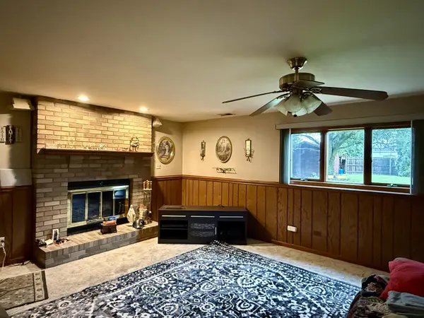 1401 Capri LN, Dyer, IN 46311