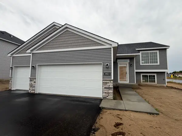1923 Pierce ST S, Cambridge, MN 55008