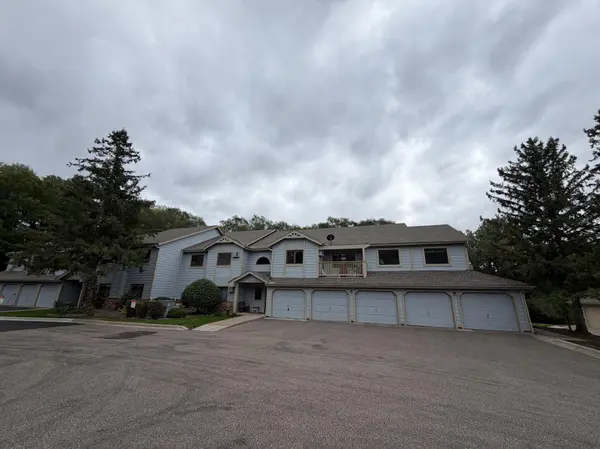 1570 Wheelock LN #104, Saint Paul, MN 55117