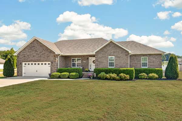 416 Colonial Dr, Winchester, TN 37398