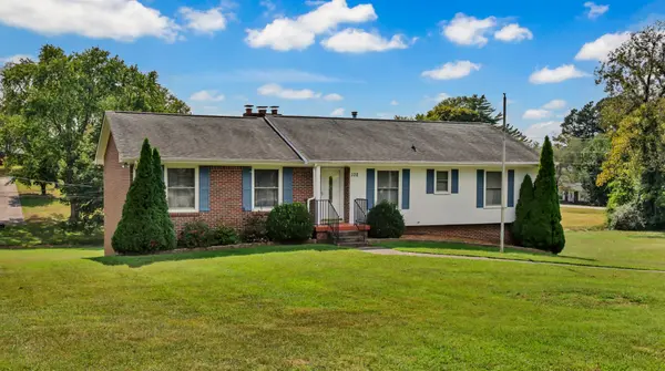 102 Bullock Dr, Clarksville, TN 37040