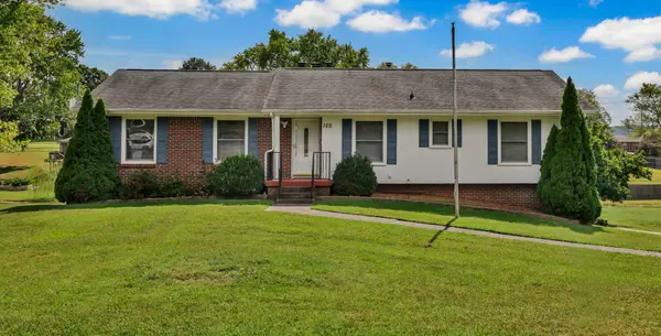 102 Bullock Dr, Clarksville, TN 37040