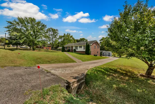 102 Bullock Dr, Clarksville, TN 37040