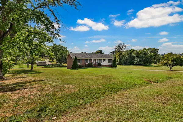 102 Bullock Dr, Clarksville, TN 37040