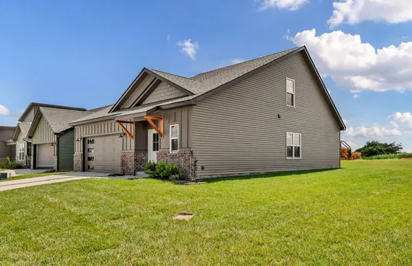 2709 Brewster Dr, Clarksville, TN 37042