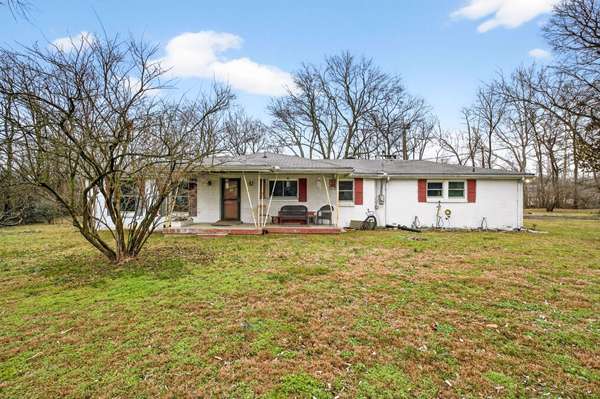 215 Ewing Dr, Nashville, TN 37207