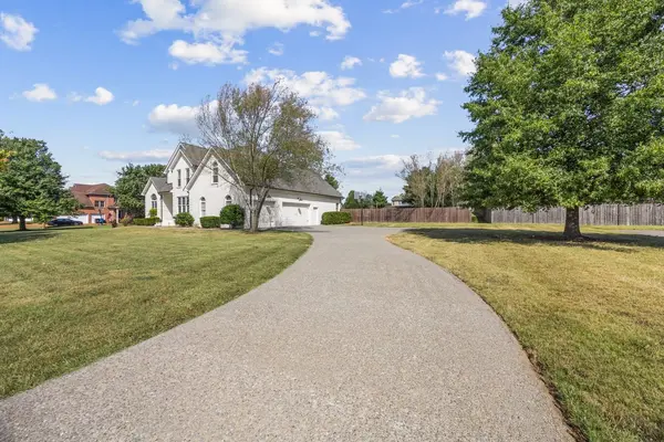 2792 Thompson Station Rd #E, Thompsons Station, TN 37179
