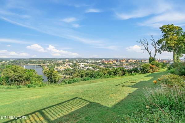 1851 Cherokee Bluff Drive, Knoxville, TN 37920