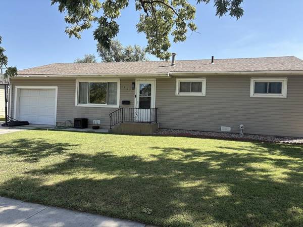 1607 Hickory St, Salina, KS 67401