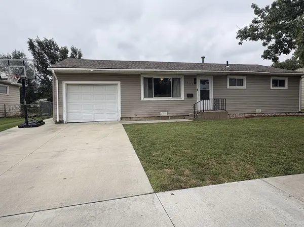 1607 Hickory St, Salina, KS 67401