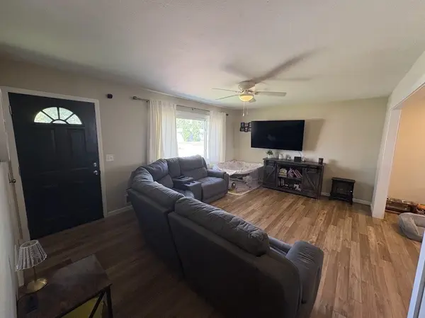 1607 Hickory St, Salina, KS 67401
