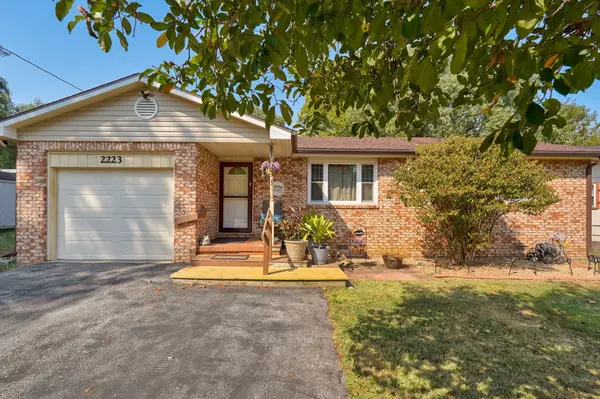 2223 N Roosevelt AVE, Springfield, MO 65803