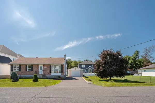 1880 Kingsdale AVE, Blossom Park - Airport And Area, ON K1T 1J1