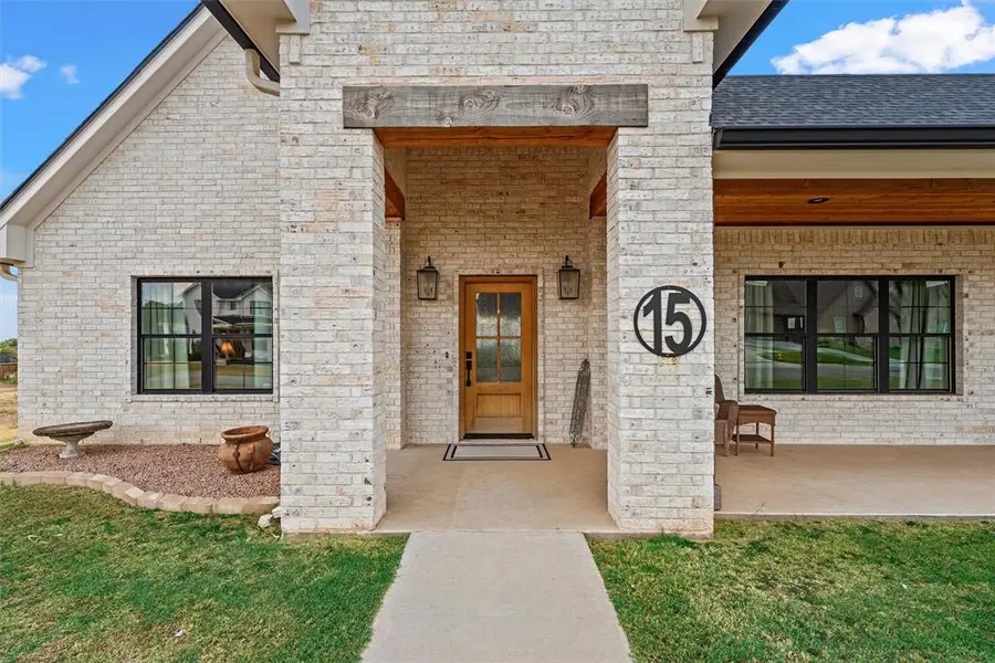 15 Pareya Circle, West, TX 76691