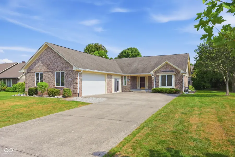 1909 Lakeside LN, Indianapolis, IN 46229