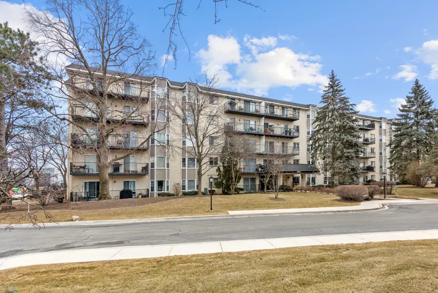 8620 WAUKEGAN RD #405, Morton Grove, IL 60053
