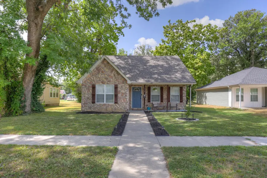 114 S Ball ST, Webb City, MO 64870