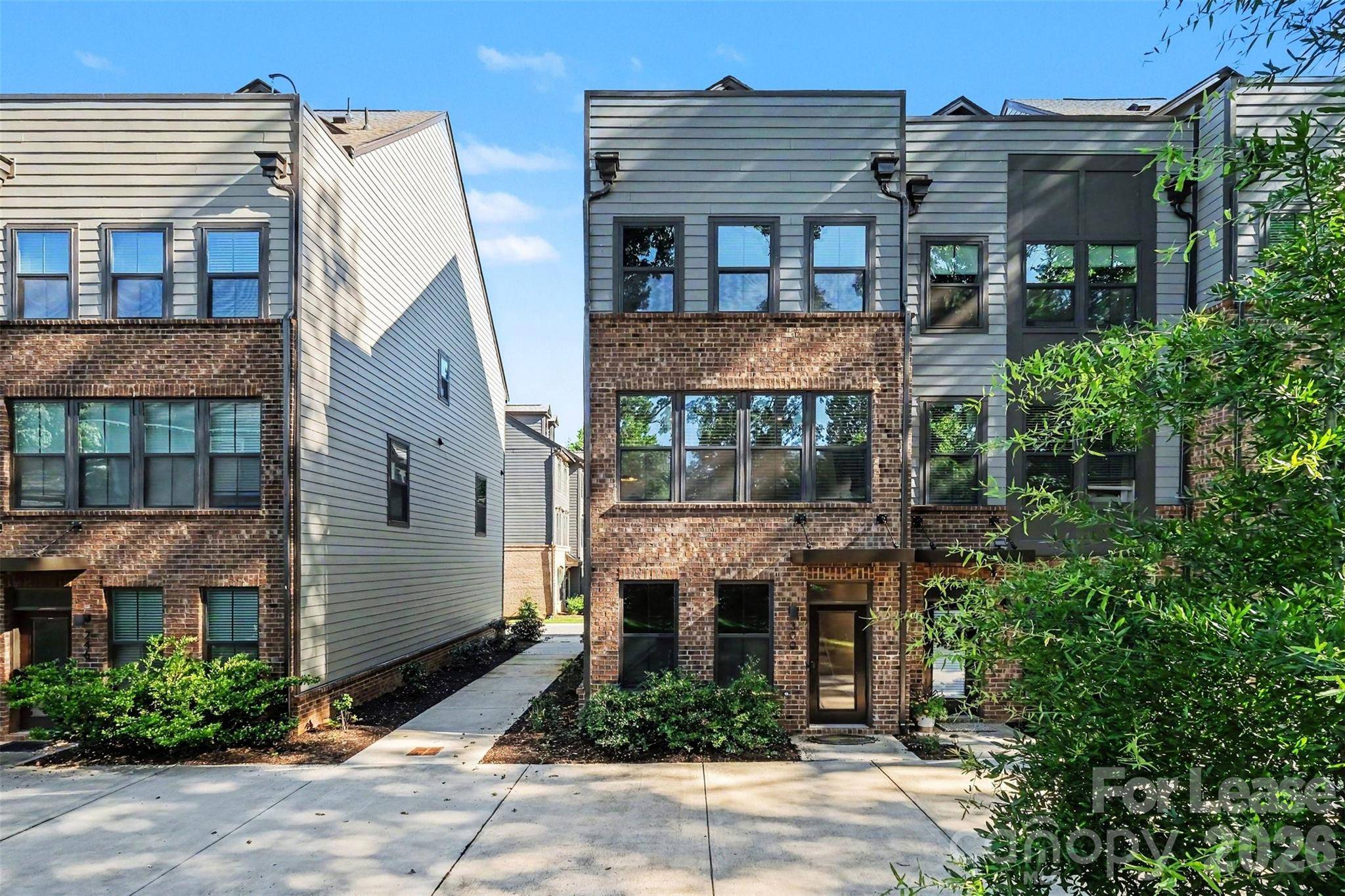 300 Twinflower LN, Charlotte, NC 28205