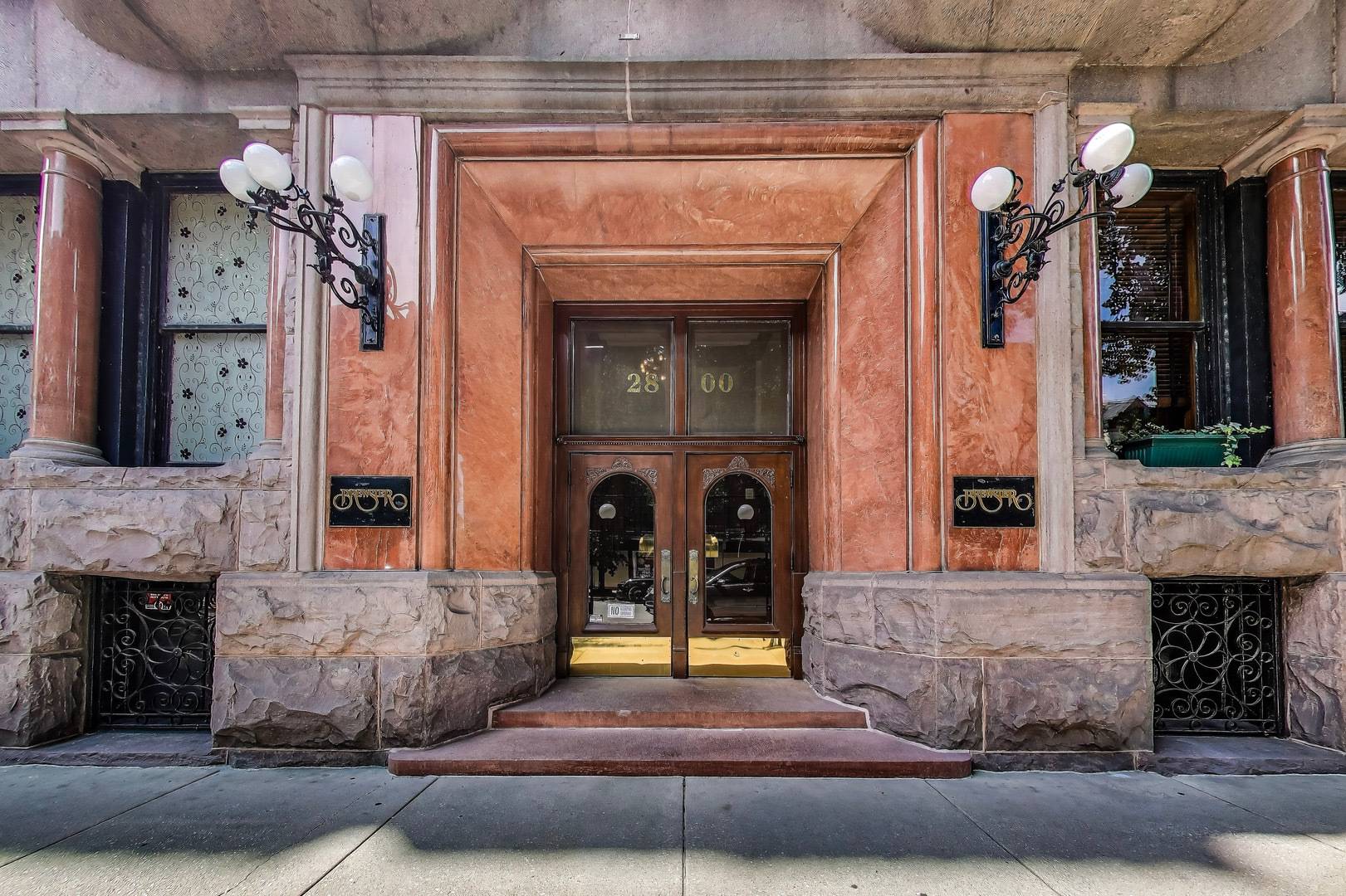 2800 N Pine Grove AVE #8CD, Chicago, IL 60657