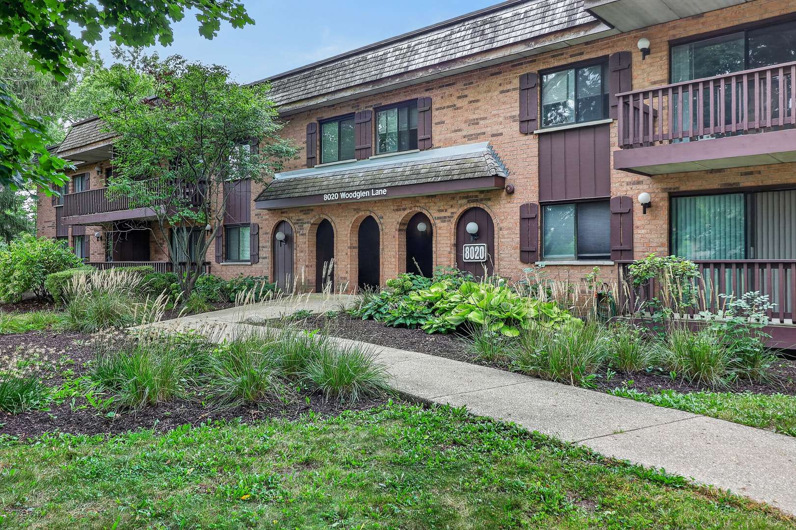 8020 Woodglen LN #202, Downers Grove, IL 60516