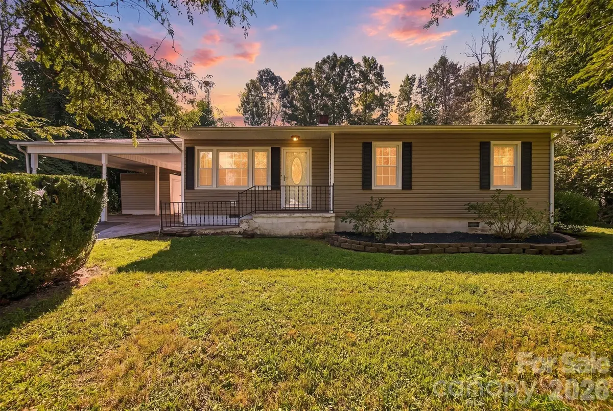 911 Kenham PL SW, Lenoir, NC 28645