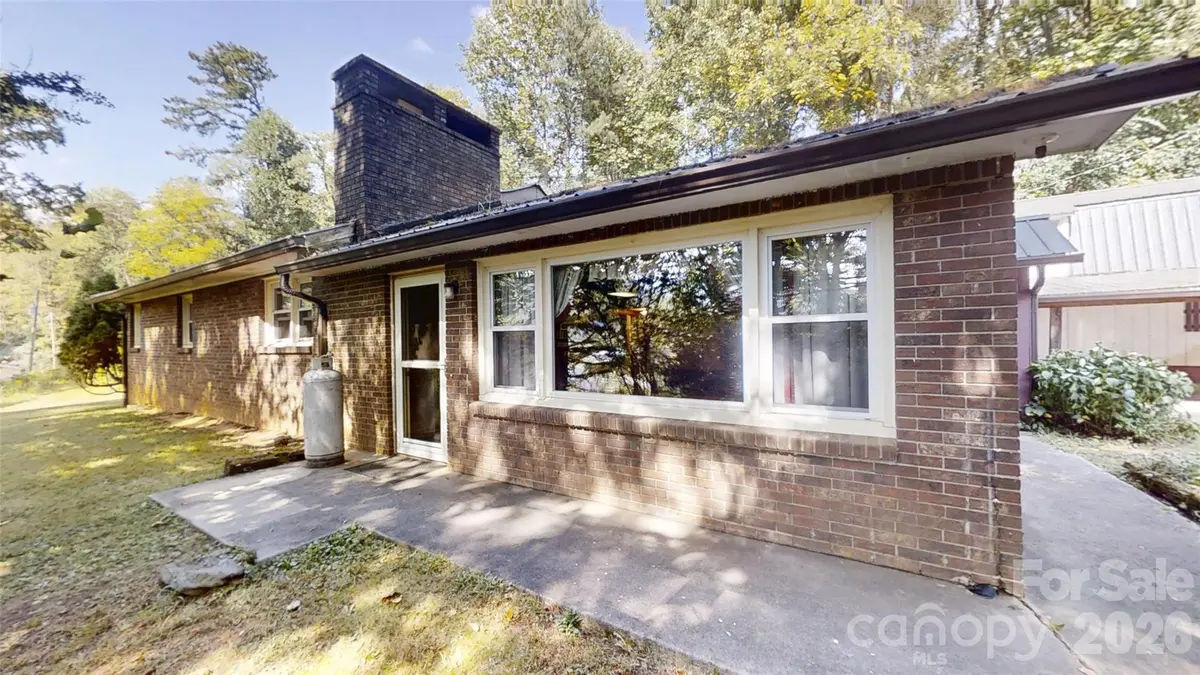 175 River LN, Canton, NC 28716