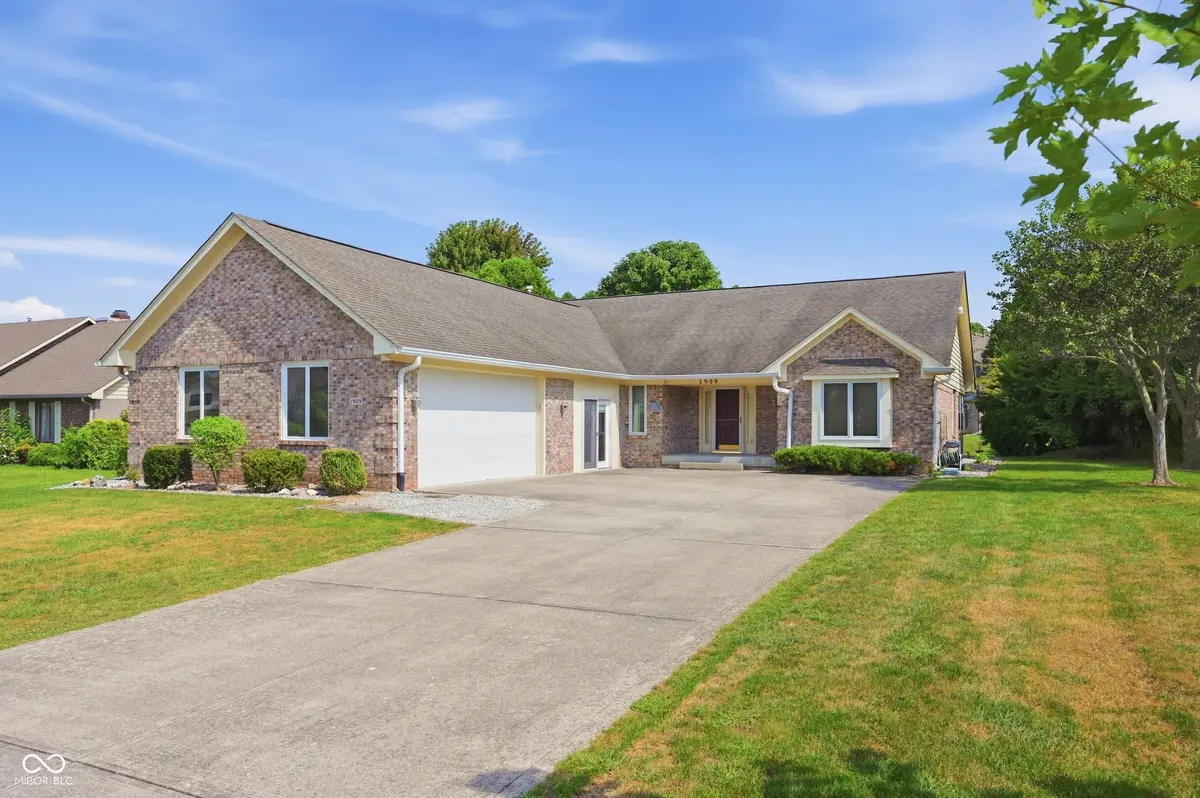 1909 Lakeside LN, Indianapolis, IN 46229
