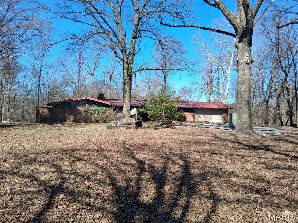 2911 N Center ST, Maryville, IL 62062