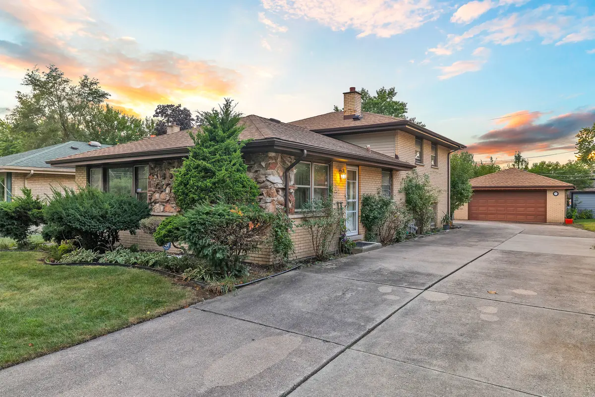 10220 S Kostner AVE, Oak Lawn, IL 60453